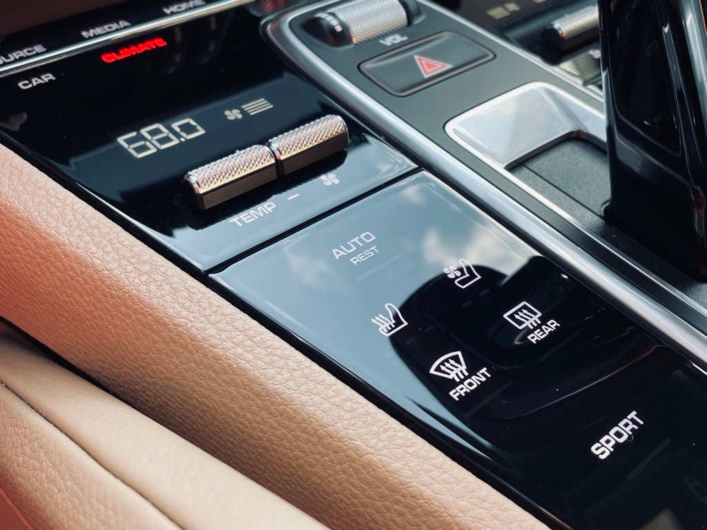 2023 Porsche Cayenne Platinum Edition