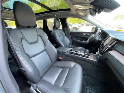 2023 Volvo XC60 Plus Dark Theme