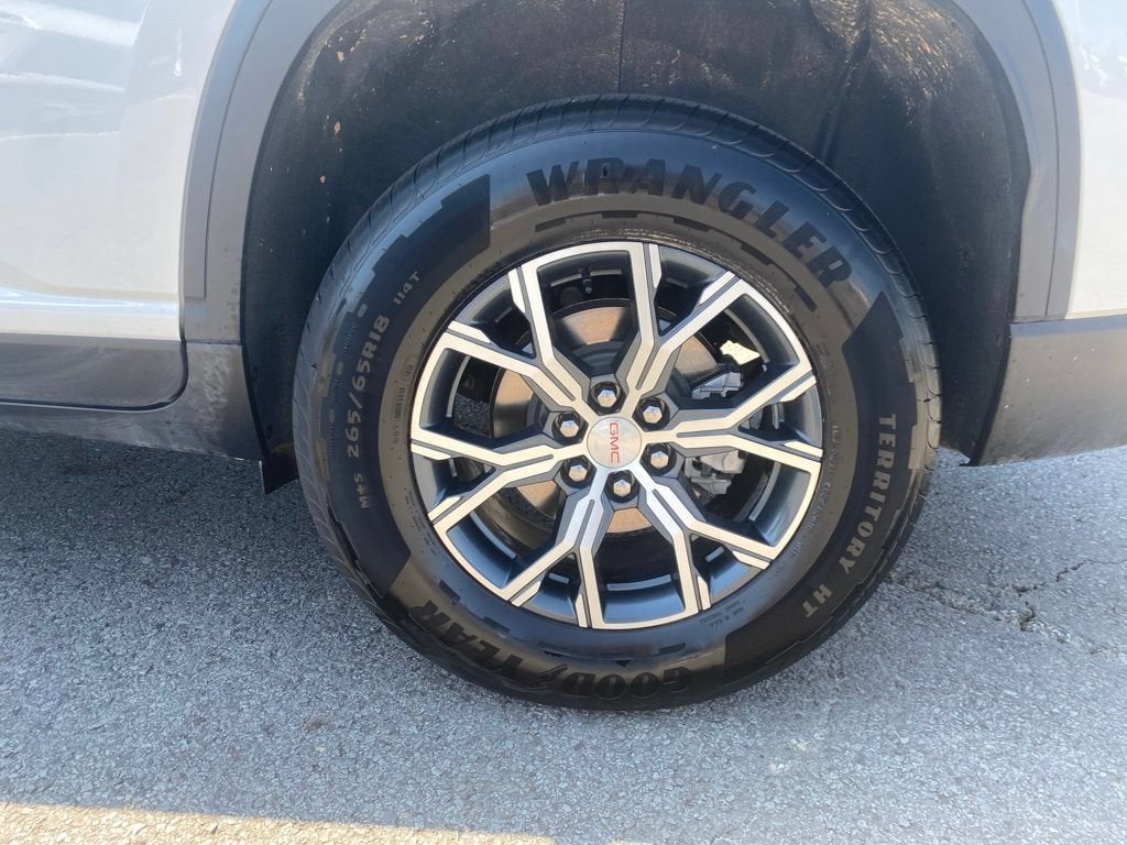 2025 GMC Acadia AT4