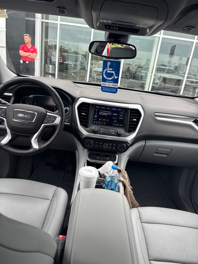 2023 GMC Acadia SLT