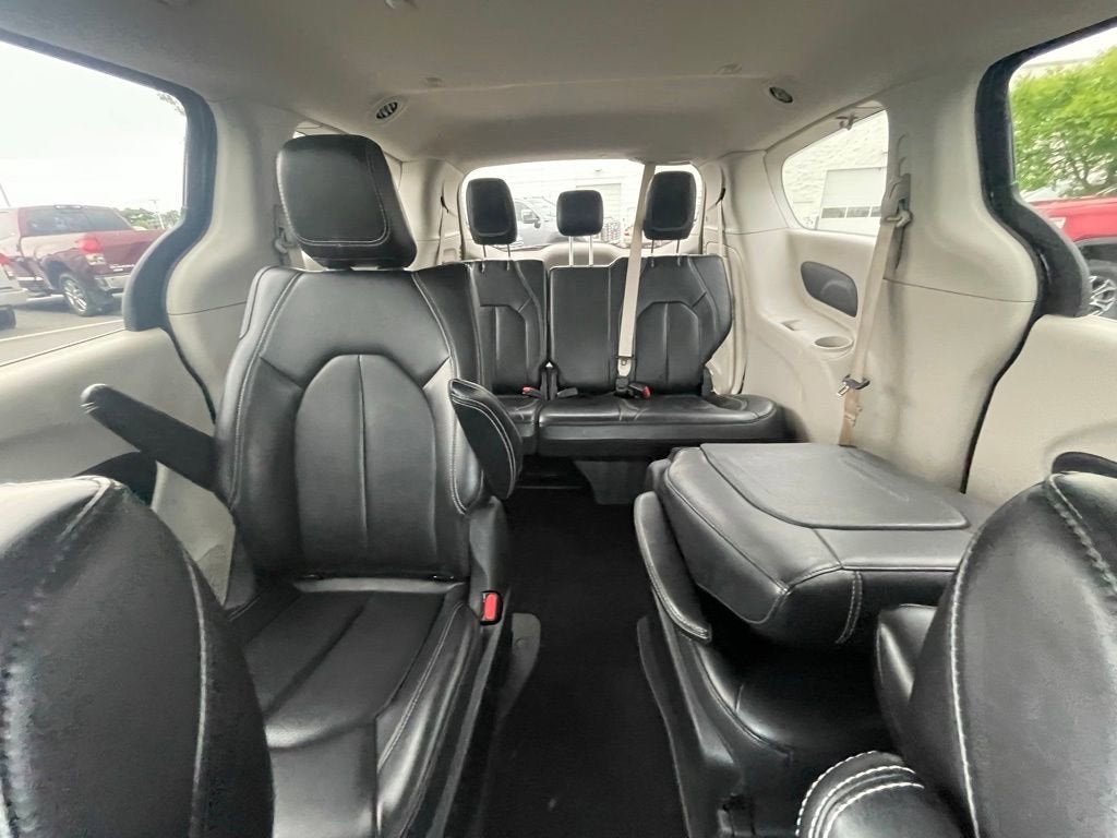 2023 Chrysler Pacifica Hybrid Touring L
