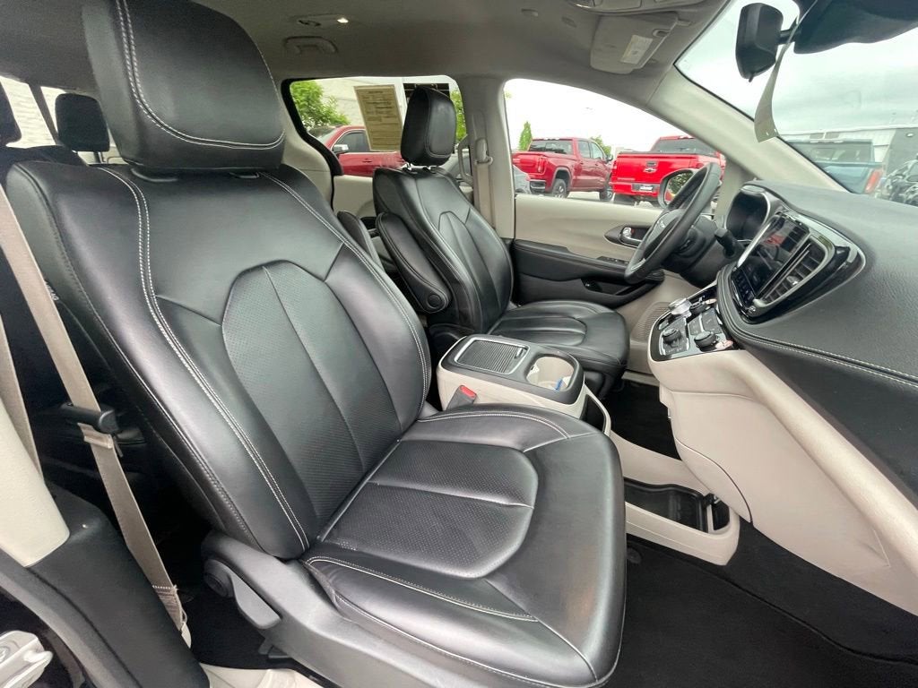 2023 Chrysler Pacifica Hybrid Touring L
