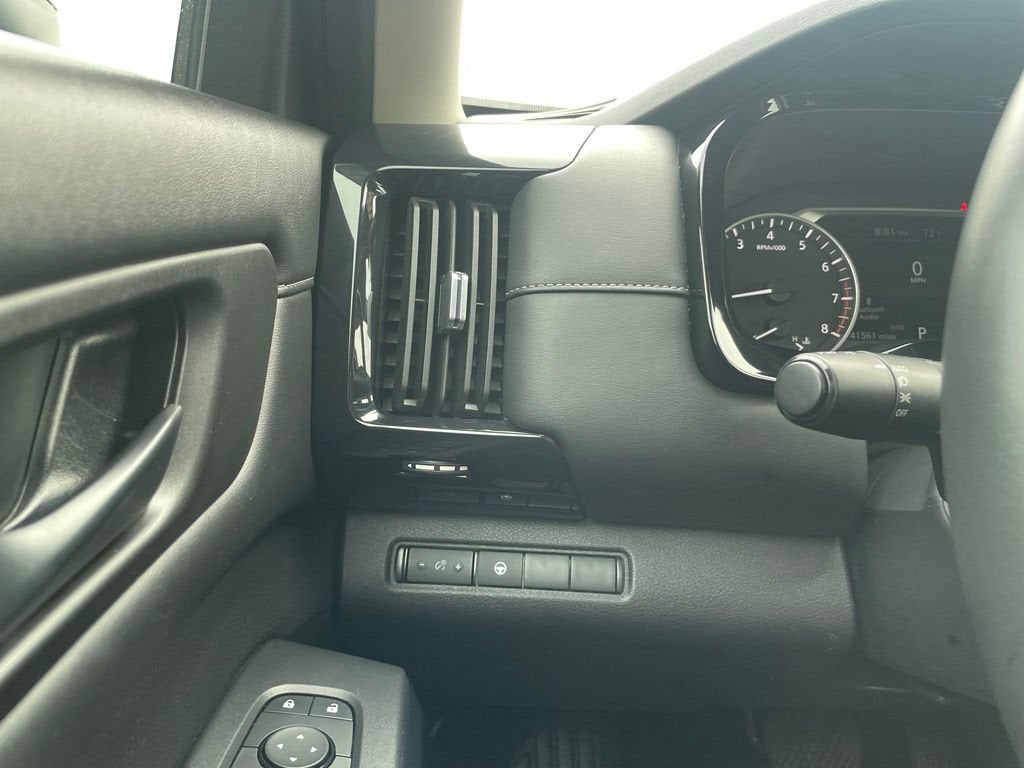 2024 Nissan Pathfinder SV