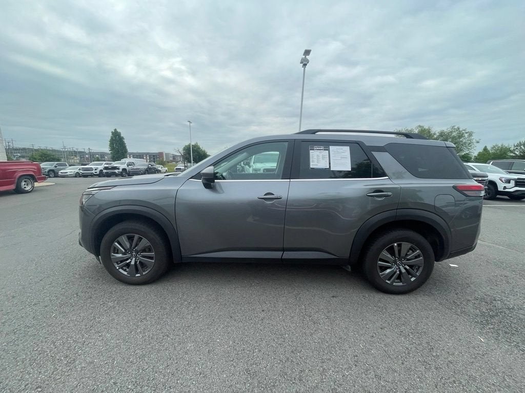 2024 Nissan Pathfinder SV