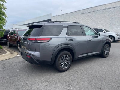 2024 Nissan Pathfinder SV