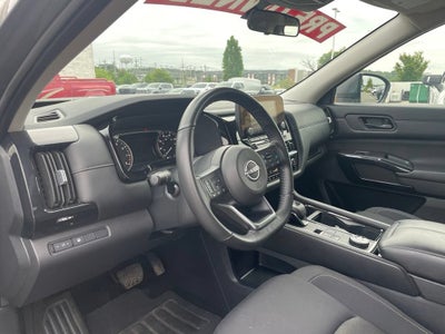 2024 Nissan Pathfinder SV