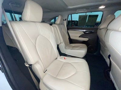 2022 Toyota Highlander Platinum