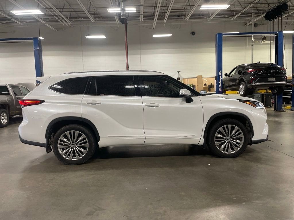 2022 Toyota Highlander Platinum