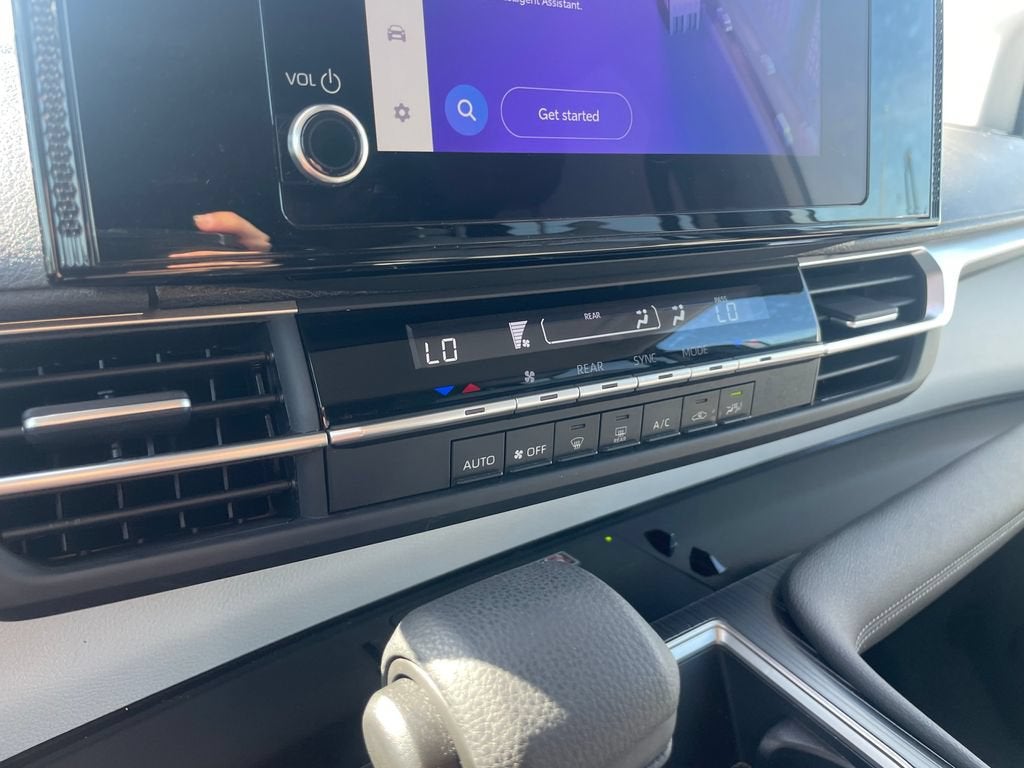 2025 Toyota Sienna LE
