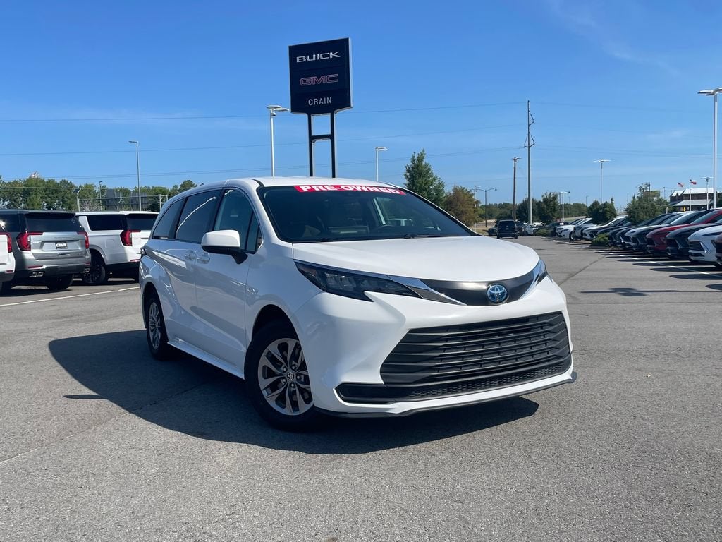 2025 Toyota Sienna LE