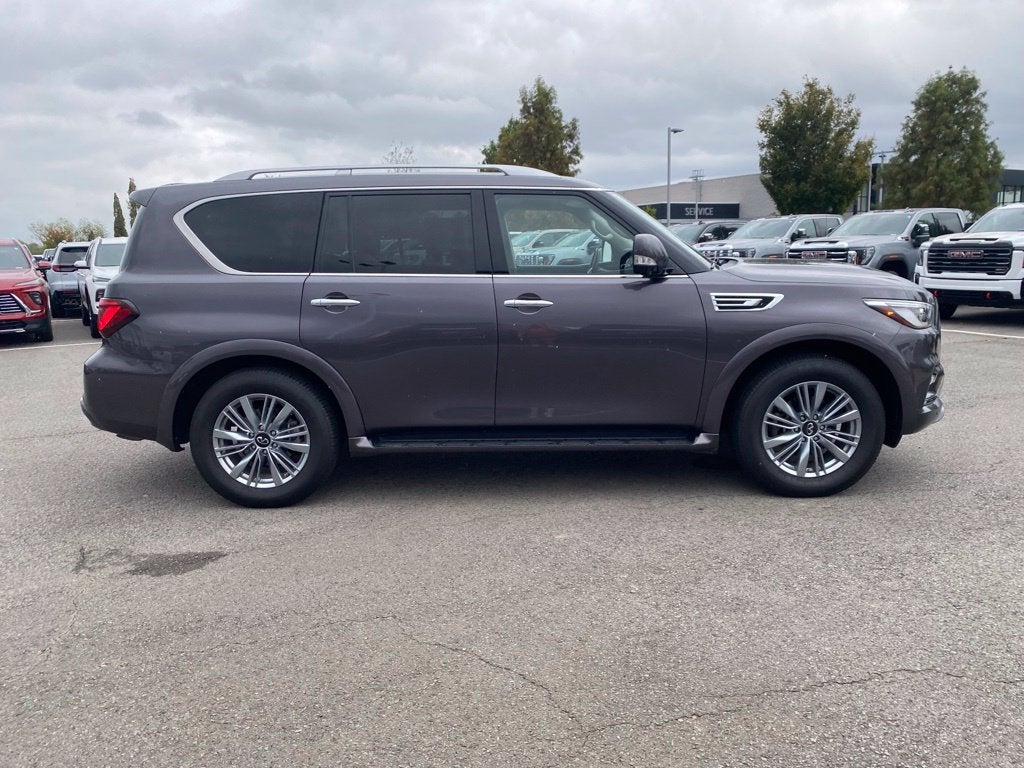 2024 INFINITI QX80 LUXE