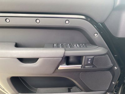 2025 Land Rover Defender Outbound