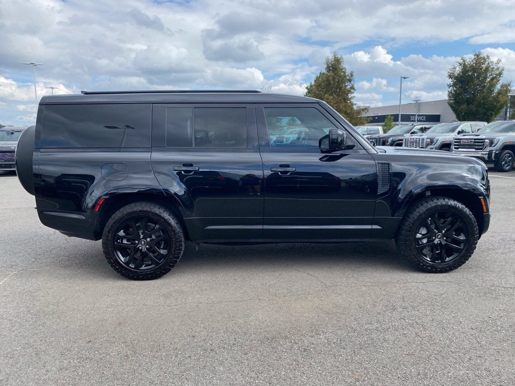 2025 Land Rover Defender Outbound