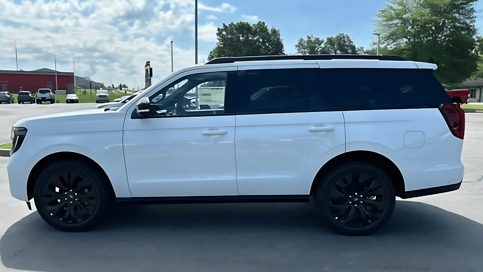 Side View of the 2025 Ford Expedition